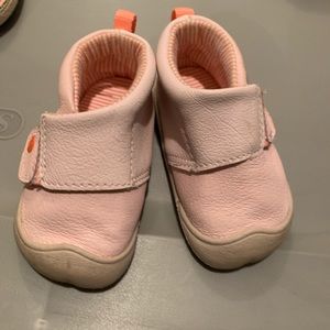 Baby girl shoes, pink, size 2.5